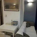 με πανοραμική θέα στη θάλασσα & ιδιωτική παραλία アパート Koumari