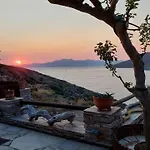 με πανοραμική θέα στη θάλασσα & ιδιωτική παραλία