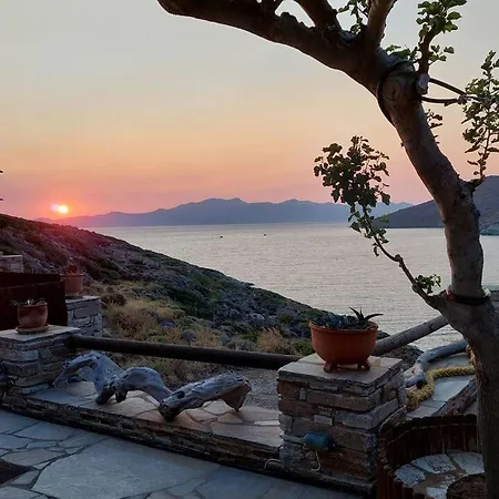 με πανοραμική θέα στη θάλασσα & ιδιωτική παραλία