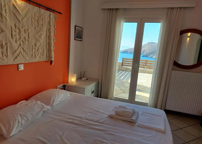 Διαμέρισμα Με Πανοραμική Θέα Στη Θάλασσα & Ιδιωτική Παραλία *